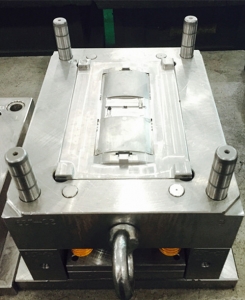 深圳塑膠模具廠、電器外殼模具661011、注塑模具