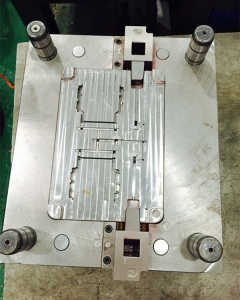 外殼塑料模具201330，深圳塑膠模具廠，精密模具加工